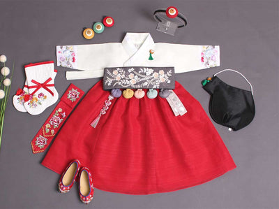 Beautiful red dress hanbok with red hanbok accessories to make this an appealing dolbok.