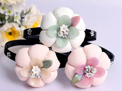 If you're looking for the essential hanbok hair doodad then the pumpkin floral bead headband is it. You can get the item in peach, greenish blue, and cantaloupe. 