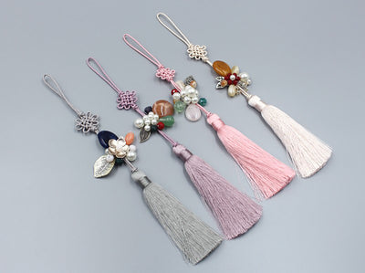 Add flair to your everyday wear with the Nature Tassel Norigae. It's available in pea green, plum, scarlet, and white.