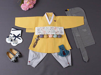 Yellow top baby boy hanbok is a unique hanbok. Not many hanboks are in yellow and in traditional Korea, babies would wear bright colors for their first birthday or baekil. This hanbok is a valued color for modern dol parties and 100 day parties.