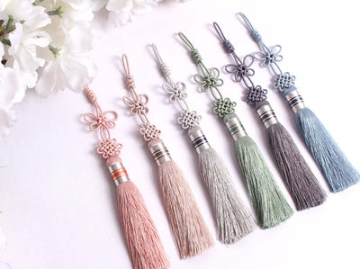 This lovely Korean Butterfly Knot Tassel Norigae compliments the hanbok for any ceremony. It comes either neon blue, dark gray, lime green, ash, roseate, or light sepia.